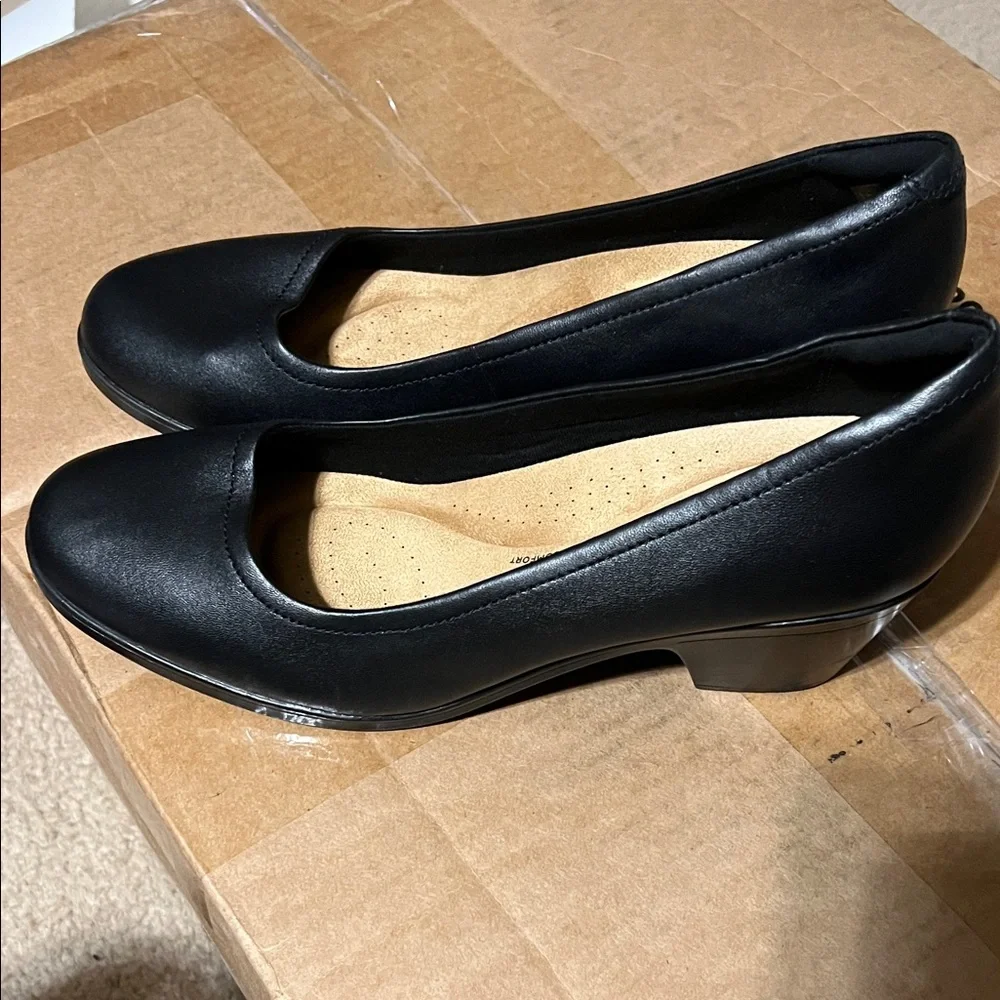 NWT Clarks Emily 2 Ruby Black Leather Heels